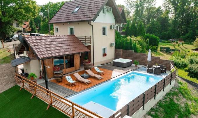 Velika Gorica Maison | Maison confortable à Siljakovina avec.