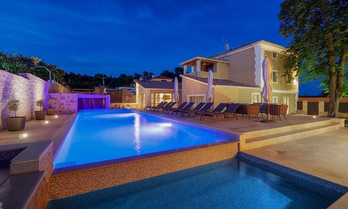 Strpacici Maison | Maison confortable à Visnjan avec WiFi