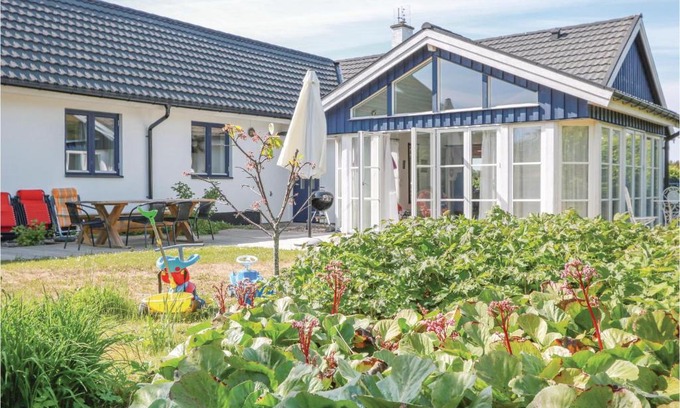 Svarte Maison | Cozy Home In Ystad With Kitchen