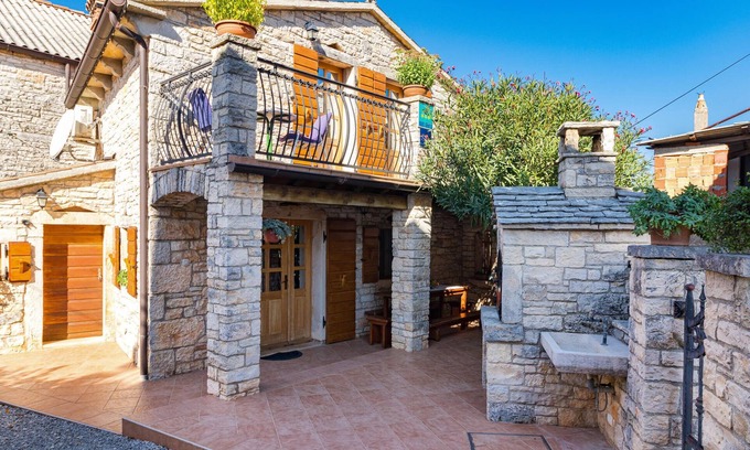 Modrusani Maison | Superbe maison à Zminj avec WiFi