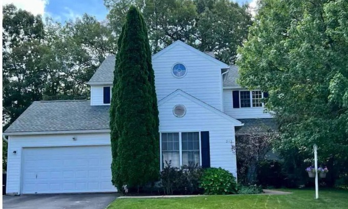 Port Matilda Maison | Cozy home minutes from campus