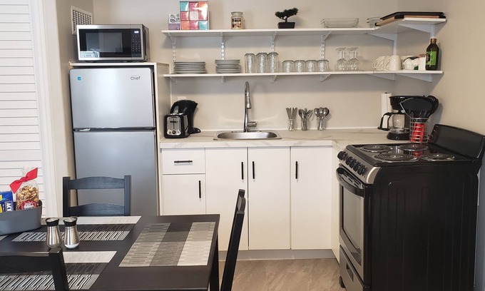 Rideau Heights Maison | Cozy home on a quiet street minutes to downtown Kingston!