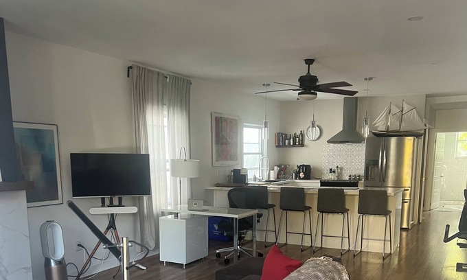 Old East York Maison | Cozy home, steps to public transport and 5 minutes to subway.