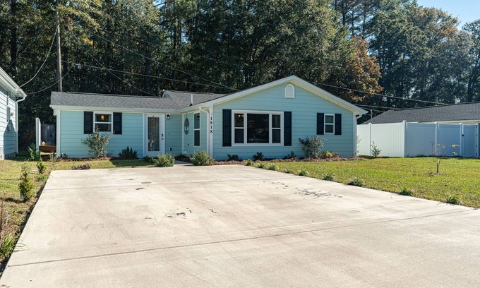 West Columbia Maison | Cozy home with firepit-minutes from downtown and the University of SC!