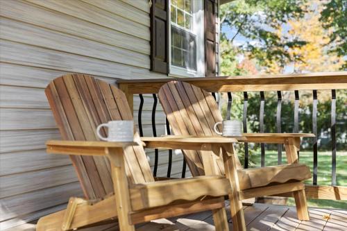 New Paltz Maison | Cozy Home with Hot Tub Game Room and Fire Pit