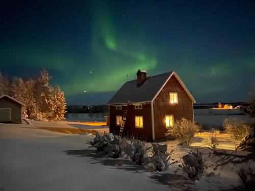 Overkalix Maison | COZY Home with LAKE view-free WiFi - free SAUNA