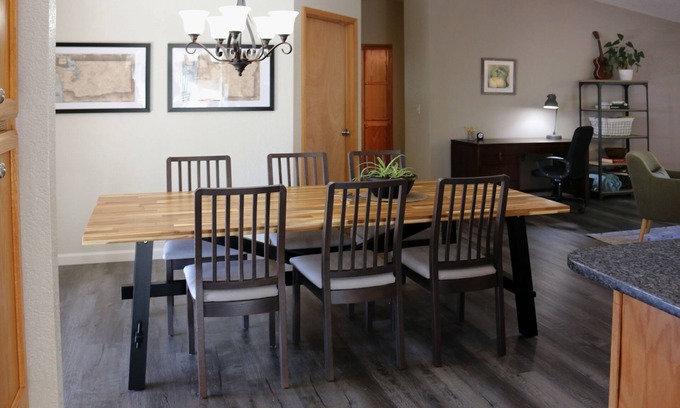 Vancouver Maison | Cozy home with Private Forest/Park on 1.5 acres, Outdoor lounge area and Hot Tub