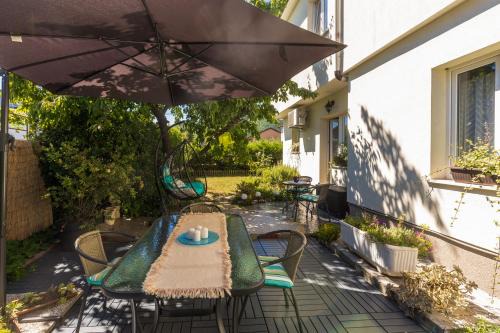 Sarsoni Appartement | Cozy Home with Private Garden - Happy Rentals