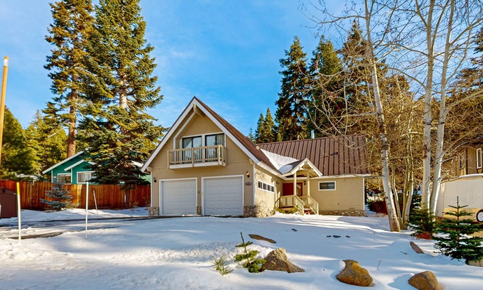 Upper Kingsbury Maison | Cozy home with spacious deck, open floor plan, fireplace, nearby activities
