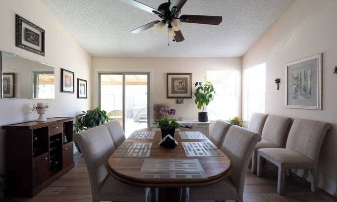 Paradise Valley Village Maison | Cozy Home with Sparkling Diving Pool
