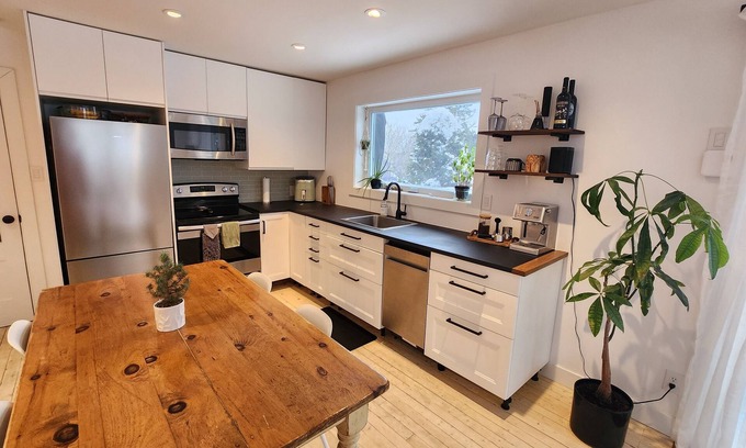 Morin Heights Maison | Cozy house perfectly located in the village, perfect getaway for couples.