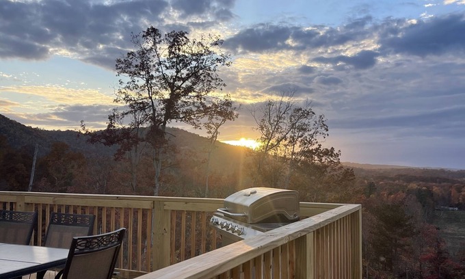 Winona Maison | Cozy house with a beautiful view and close to many ATV trails.