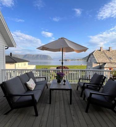 Giske Appartement | Cozy house with sea view