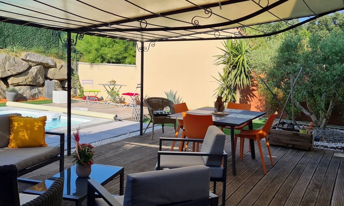 Malataverne Maison | Maison chaleureuse avec piscine et jacuzzi