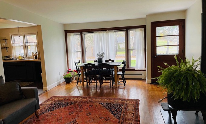 Kerhonkson Maison | Cozy Hudson Valley Retreat - 1950's Ranch Close to Everything