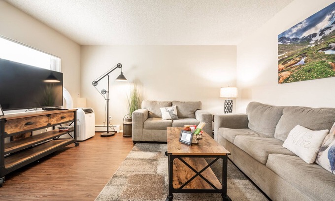 Rockrimmon Copropriété | ❤Cozy in the Springs! 2 BR, Kitchen. 5 Guests!❤
