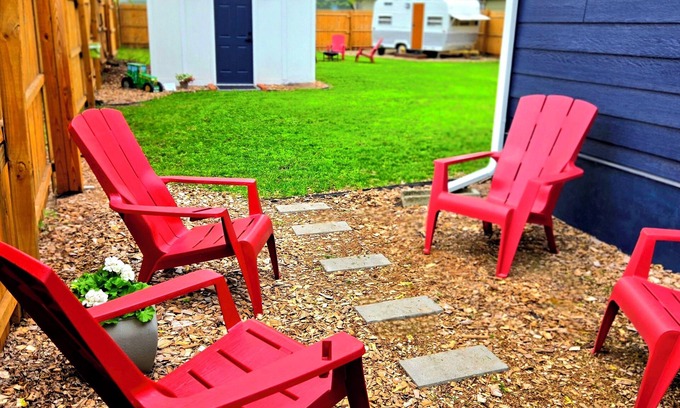 Des Moines Maison | Cozy Iowa Fairgrounds Bungalow. Vintage Camper. Game Shed. Large Fenced Yard!