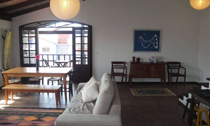 Morrinhos Maison | Grand balcon et vue sur la mer à Morrinhos. Wi-Fi gratuit.