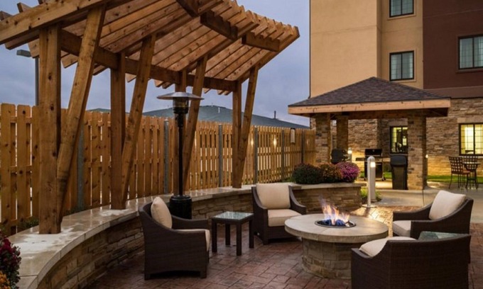 Wichita Falls Copropriété | Cozy King Suite | FREE Breakfast + Laptop-friendly