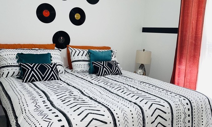 Atlanta Appartement | Cozy King Suite w/free parking -- 15 mins from Downtown