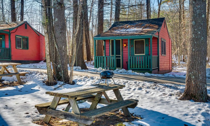 Weirs Beach Appartement | Cozy Laconia Studio Cabin Near Lake Winnipesaukee!