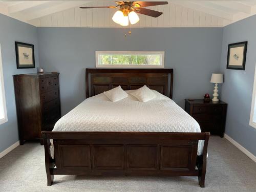 Clermont Maison | Cozy Lake Front Cottage