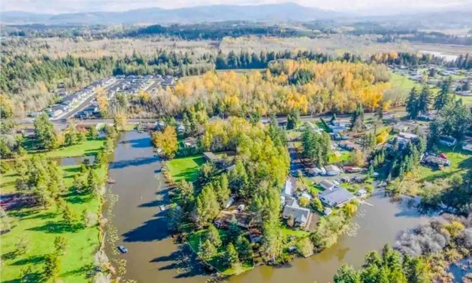 Silver Lake Maison | Cozy Lake Front Getaway!!!