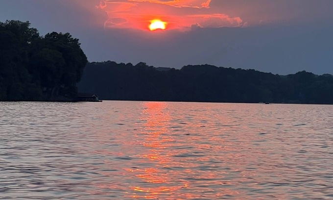 Albemarle Maison | Cozy lake front house with dock on Lake Tillery