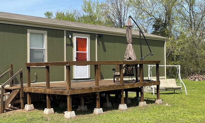 Cookson Maison | Cozy lake retreat at Tenkiller Lake. Relax and enjoy the beautiful lake.
