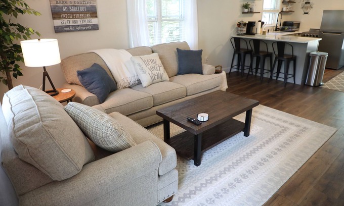 Copake Lake Maison | COZY LAKE & SKI HOME FOR FAMILY OF 5 - BRING YOUR DOG!