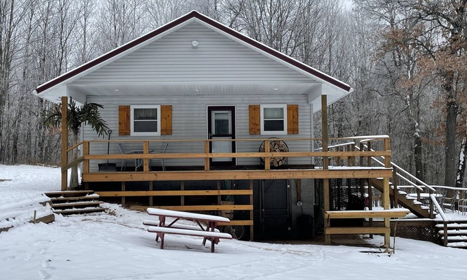 Athelstane Cabine | Cozy Lakefront Cabin--Crivitz