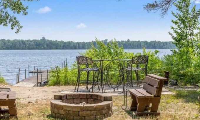 Ossipee Cabine | Cozy Lakefront Family Getaway: Beach & Game Room