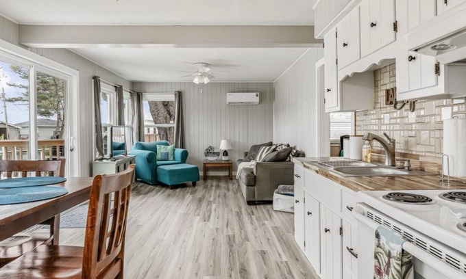 Leesburg Maison | Cozy lakefront home on Big Barbee Lake