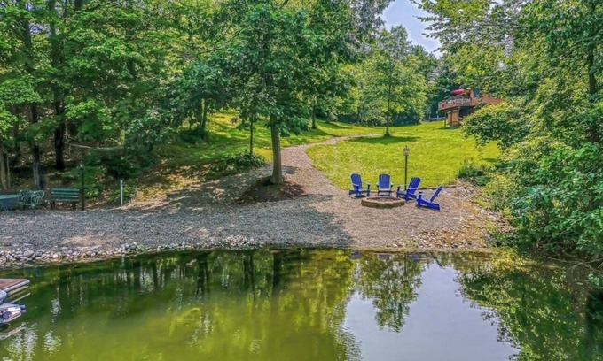 Athens Cabine | Cozy Lakeside Cabin - Family Friendly!