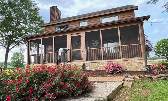 Town Creek Cabine | Cozy Lakeside Cabin w/Private Doc, Pool, & Screened In Porch!
