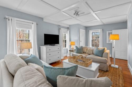 East Harwich Maison | Cozy Large Home in Harwich with Patio near Wequassett Resort