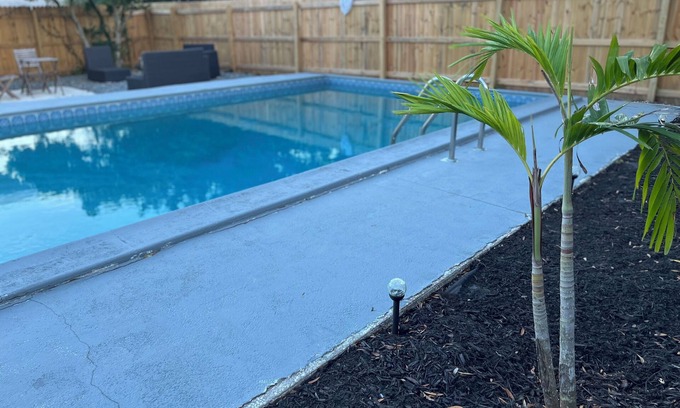 Cypress Gardens Maison | Cozy Legoland Guest House with Pool