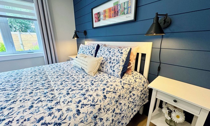 Collingwood Maison | Cozy Licensed Collingwood Suite & Spa – 1BR + Family Room Near Blue Mountain!
