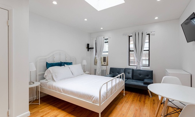 Midtown South Appartement | Cozy Light-filled Skylight Studio in Chelsea
