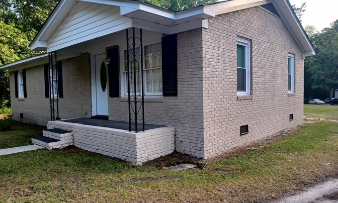 Moncks Corner Maison | Cozy Little Nook, located 5 minutes from Moncks Corner.