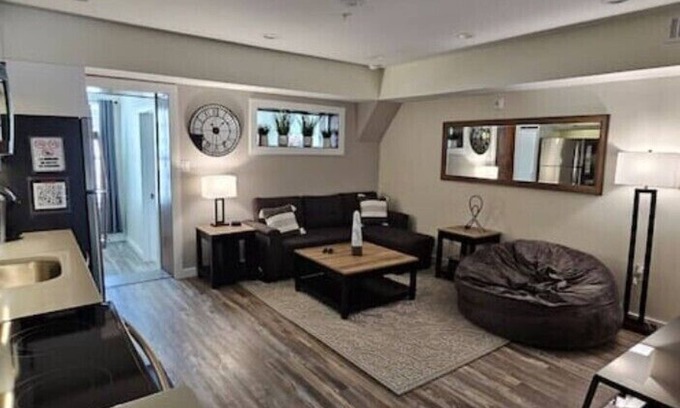 Trinidad Appartement | Cozy Living, conveniently located close to city nightlife and touring.
