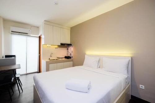 Depok Appartement | Cozy Living Studio Room at Cinere Resort Apartment By Travelio