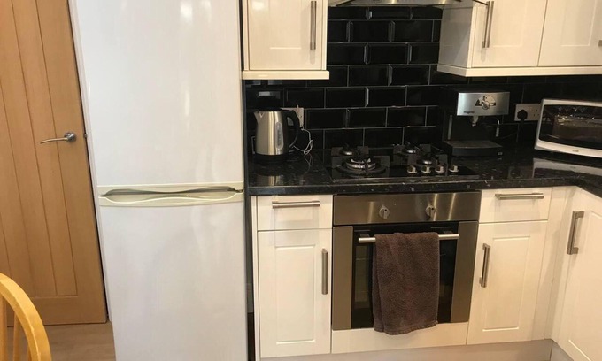 Barton-upon-Humber Cabine | Cozy Lodge Sleeps 4 in Barton-upon-humber