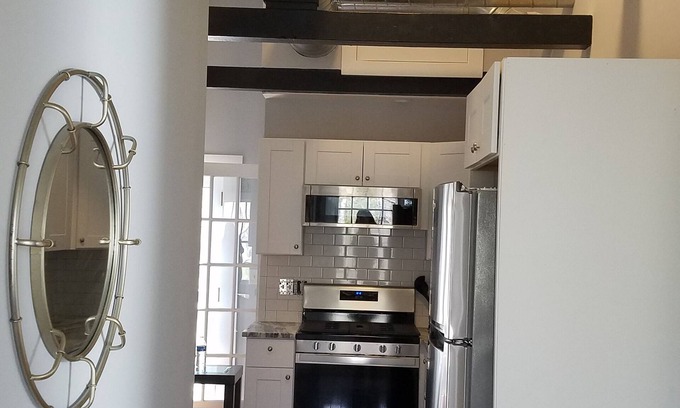 Biddeford Maison | Cozy Loft for 4, 2 min to beaches, UNE, town, dining, outlets, fishing, hiking..