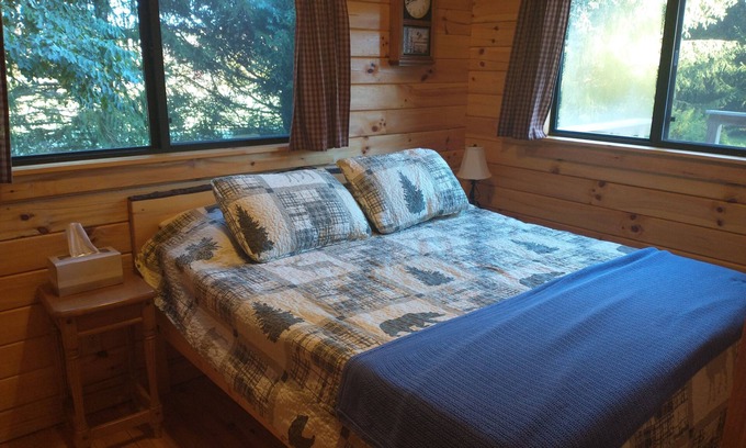 Cooperstown Cabine | Cozy Log Cabin at Warrior Ethos Farm