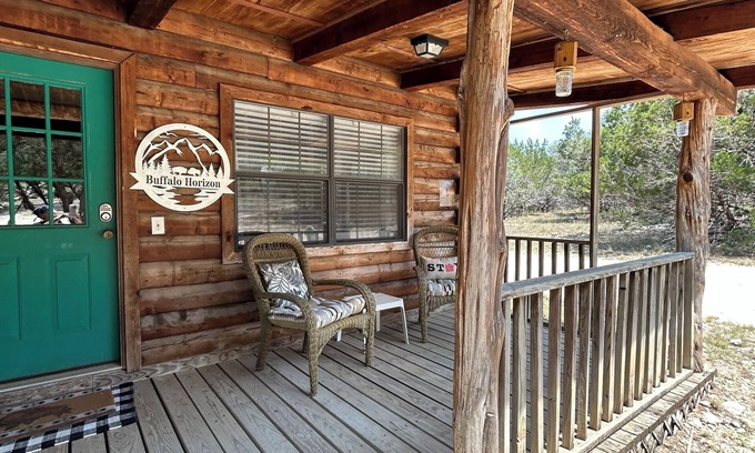 Concan Cabine | Cozy Log Cabin called Buffalo Horizon. Sleeps 4. Close to Frio River