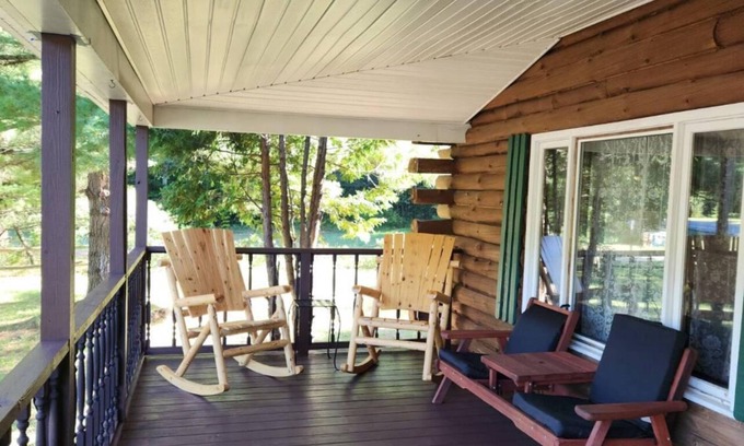 Forestport Cabine | Cozy Log Cabin close to Old Forge and Boonville. Great for small families!