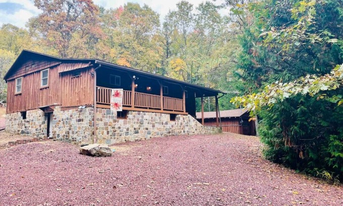 Ashfield Cabine | Cozy Log Cabin in Jim Thorpe
