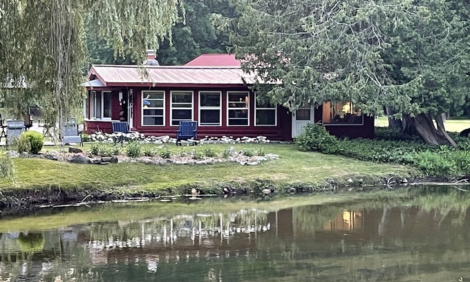 East Jordan Cabine | Cozy Log Cabin on the Jordan River... 20 minutes from Boyne Mountain!