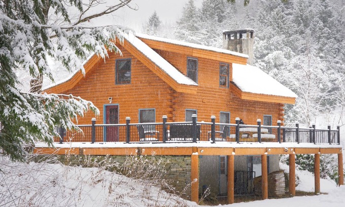 Cavendish Cabine | Cozy Log Cabin Short Drive to Okemo & Killington